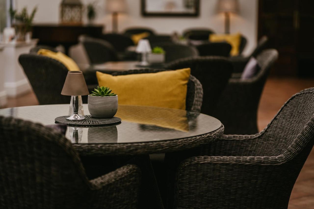Rowton Hall Hotel And Spa Chester Buitenkant foto