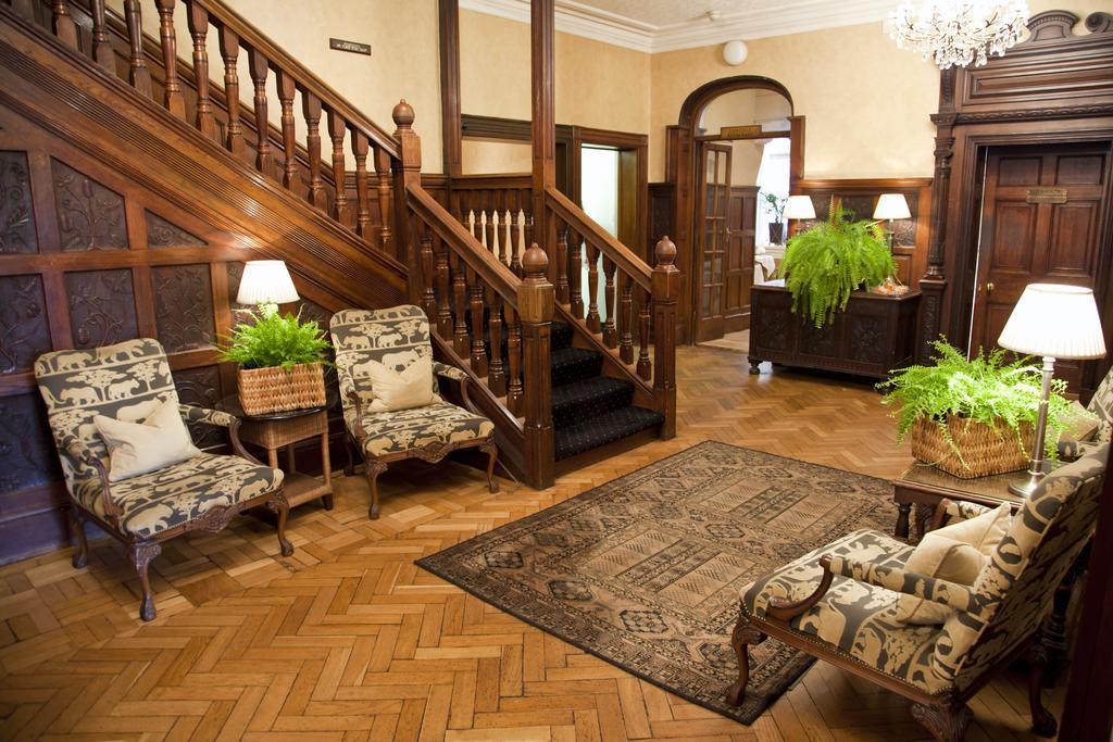 Rowton Hall Hotel And Spa Chester Buitenkant foto